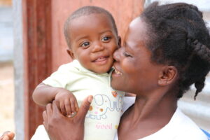 Une mère et son bébé Angola
