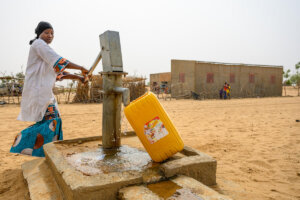 construire des puits pour faciliter les accouchements